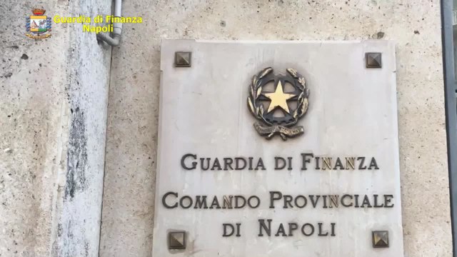 Napoli, maxi sequestro di articoli contraffatti a tema Euro 2020