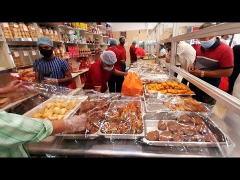 স্বাস্থ্য‌বি‌ধি মেনে বি‌ক্রি হ‌চ্ছে পুরান ঢাকার ঐ‌তিহ্যবাহী আনন্দ বেকা‌রির ইফতার