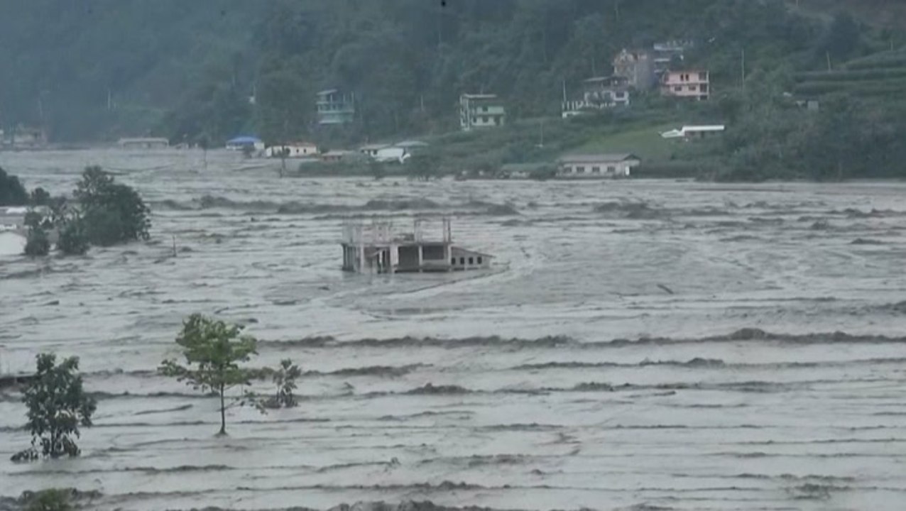Deadly flash floods sweeps through community