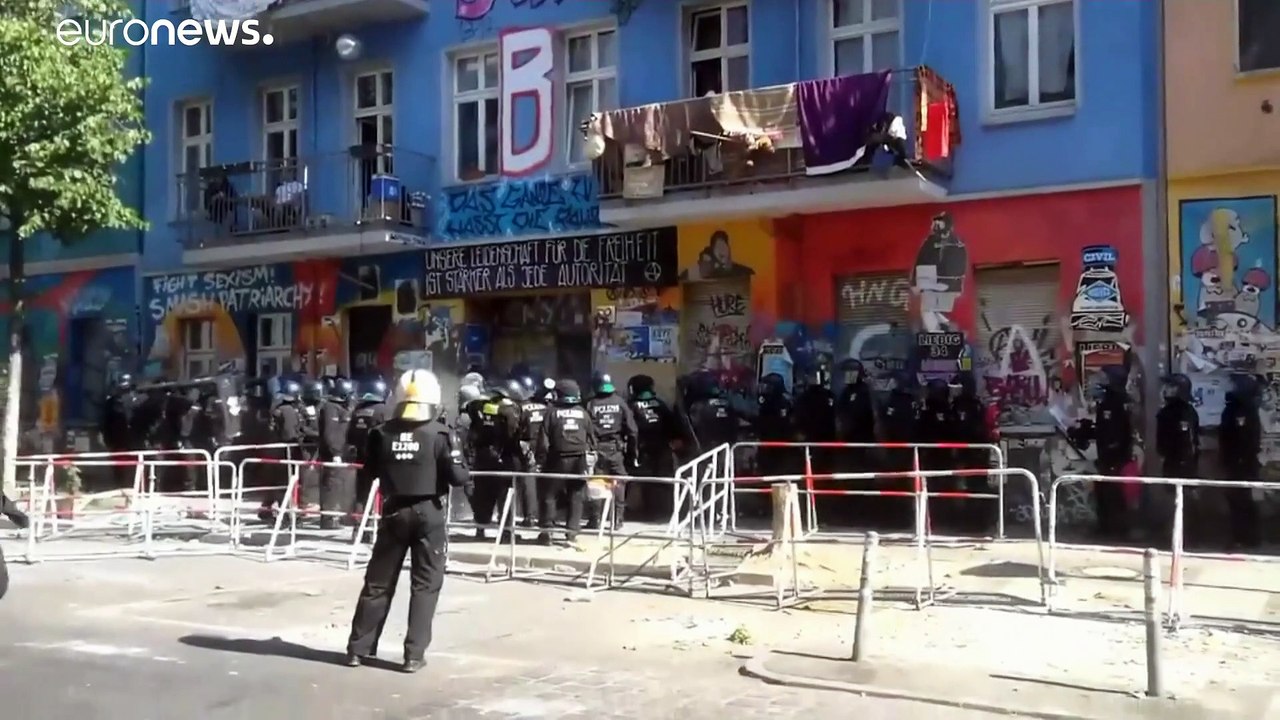 Brandschutzprüfung? Polizei verschafft sich Zugang zur 'Rigaer 94'