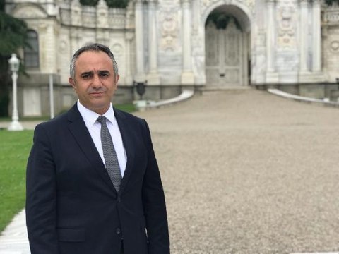 MİLLİ SARAYLAR MÜZECİLİK VE TANITIM BAŞKANI ADNAN GAYHAN'DAN, KAYIP 2 VAZO İDDİALARINA YANIT