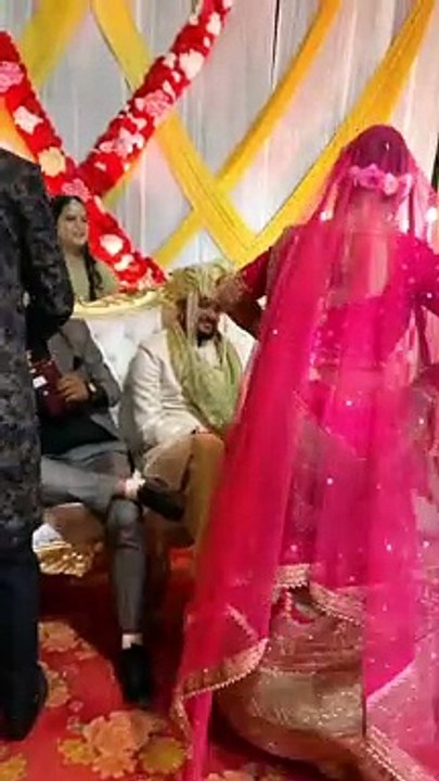 వధువు చేసిన పనికి నవ్వులే నవ్వులు!