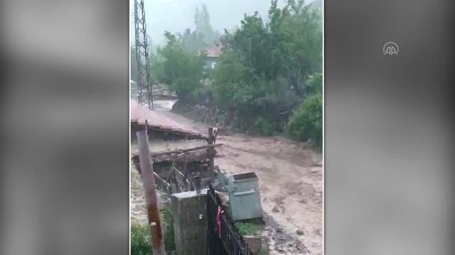 Yozgat'ta sel sulama kanalları ve ekili alanlara zarar verdi
