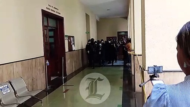 Traslado de imputados del caso fraude en la Lotería Nacional a sala de audiencias