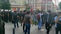 Beyoğlu'nda düzenlenen eylemde bazı kişiler gözaltına alındı
