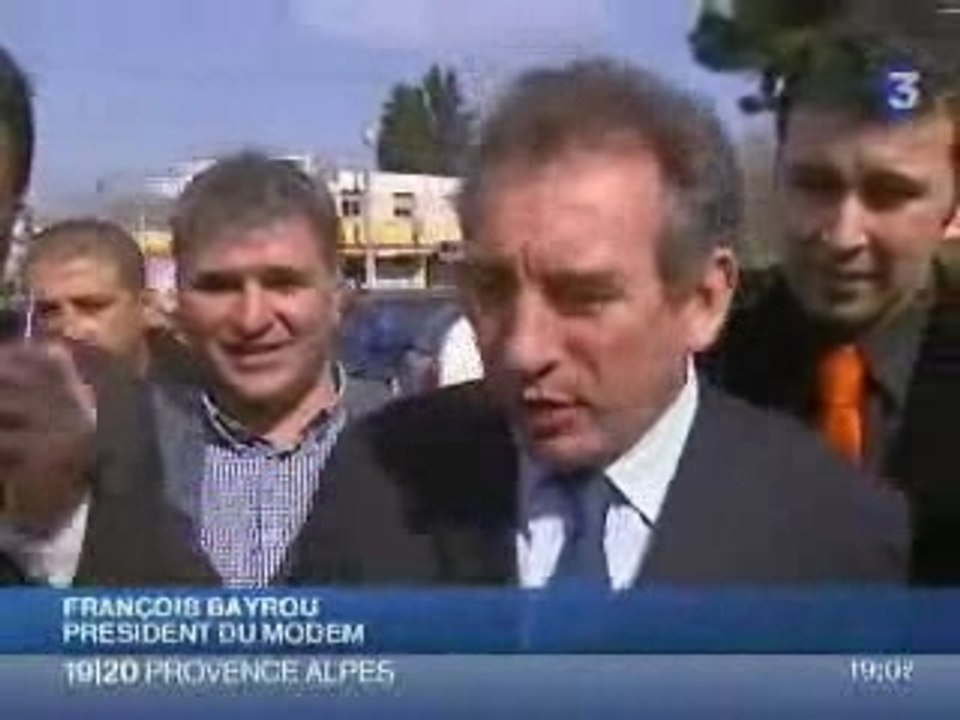 Soutien de François Bayrou aux candidats sur Marseille