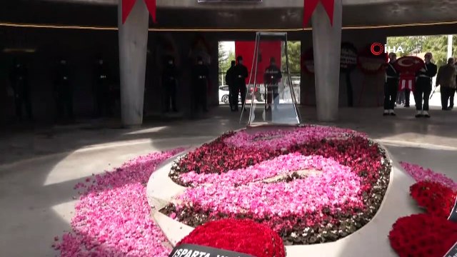 9.Cumhurbaşkanı Süleyman Demirel vefatının 6'ncı yılında kabri başında kısıtlı katılımla anıldı