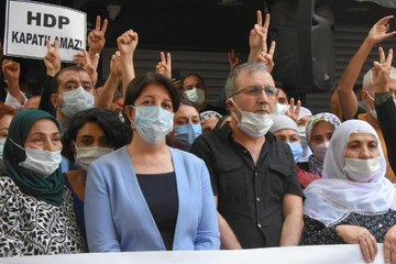 İZMİR'DE, HDP İL BİNASINDA SİLAHLI SALDIRI: 1 ÖLÜ