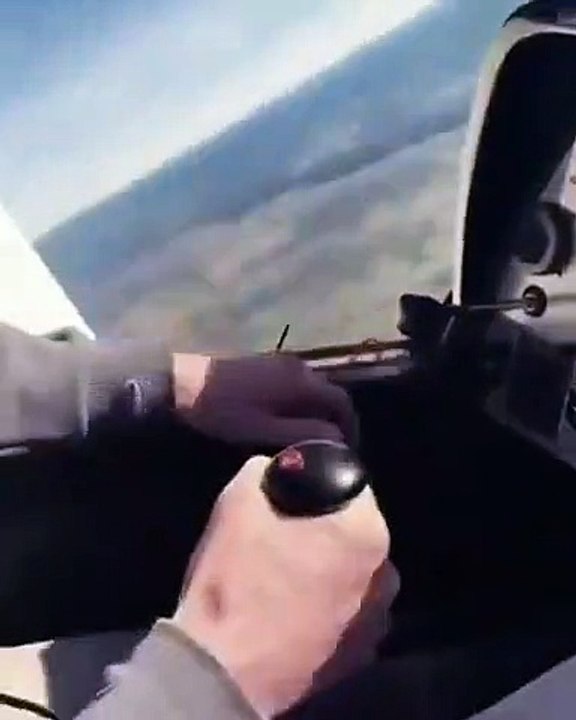 Ce pilote redresse son avion qui part en vrille après une panne moteur !