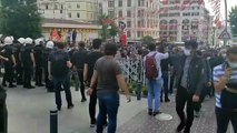 İSTANBUL - Beyoğlu'nda düzenlenen eylemde bazı kişiler gözaltına alındı