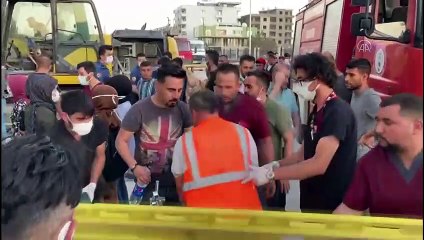 ŞANLIURFA - Kayan toprağın altında kalan 2 işçi kurtarıldı