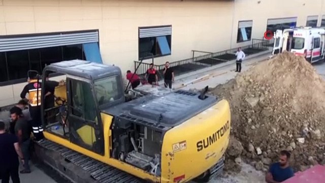 Hastane inşaatında göçük...Toprak altında kalan 2 işçiyi kurtarma çalışmaları başlatıldı