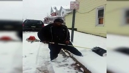 Kar canavarı makine