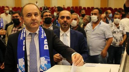 Erzurumspor&#039;a yeniden başkan seçilen Ömer Düzgün&#039;ü protesto eden taraftarlar gündeme oturdu