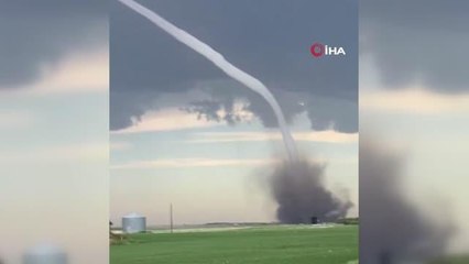 Kanada'da dev hortum kamerada