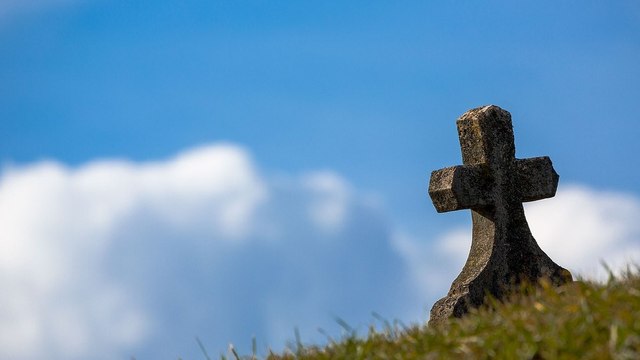 Por colapso de hornos crematorios, autorizan entierros para muertos por covid en Bogotá