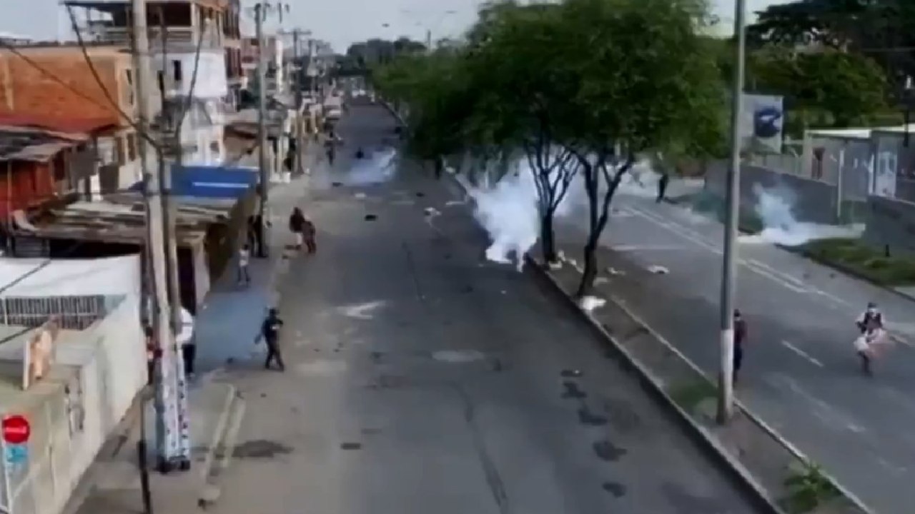 Tras tarde de disturbios más de cinco bloqueos afectan la movilidad en Cali