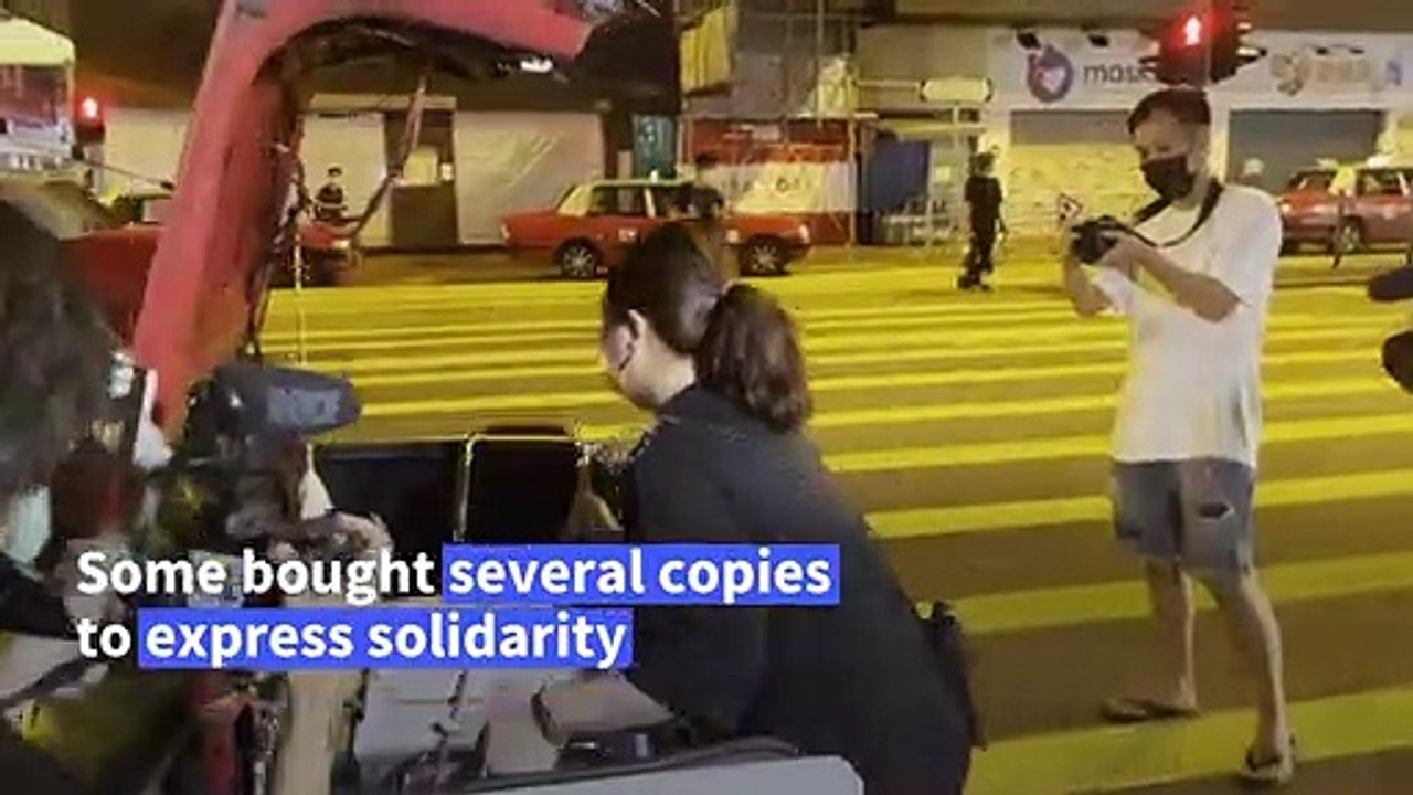 Hong Kong democracy paper runs defiant edition day after raid