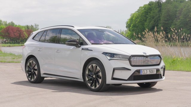 Der neue SKODA ENYAQ SPORTLINE iV - Dynamischer Auftritt mit schwarzen Karosserie-Applikationen