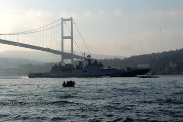 Son dakika: RUS SAVAŞ GEMİLERİ PEŞ PEŞE İSTANBUL BOĞAZI'NDAN GEÇTİ