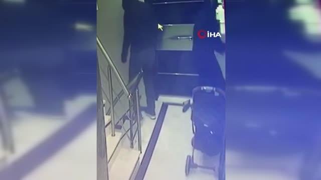 Ev sahibine aldırış etmediler, eve böyle girdiler