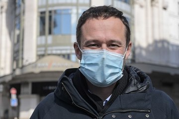 L’adjoint écolo d’Anne Hidalgo dénonce les automobilistes et repart en taxi