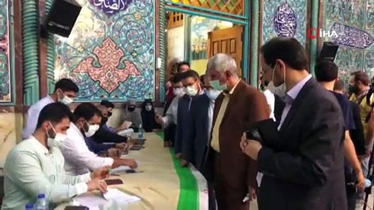 İran’da halk cumhurbaşkanlığı seçimi için sandık başında