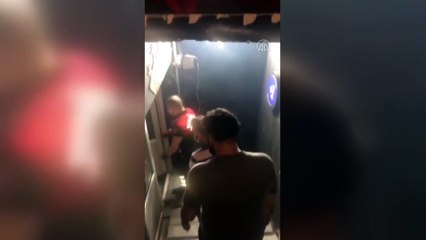 ADANA - Kısıtlamada açık olan bardaki 39 kişiye Kovid-19 tedbirlerini ihlalden para cezası