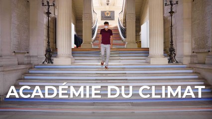 Tải video: Des jeunes bénévoles préparent l'installation de l'Académie du climat