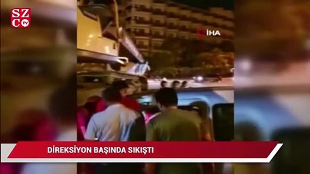 Tıra çarpan ticari araç sürücüsü direksiyon başında sıkıştı