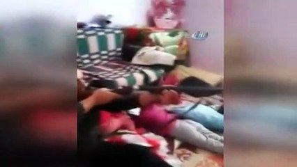 Çocuklarına silah doğrulttu