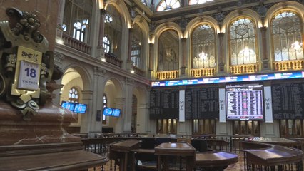 El Ibex 35 cotiza a la baja en el día de la "cuádruple hora bruja"