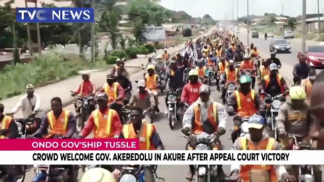 Mammoth Crowd Welcomes Governor Akeredolu In Akure After Appeal Court Judgment