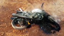Moto é encontrada em chamas na Estrada Rio da Paz, em Cascavel