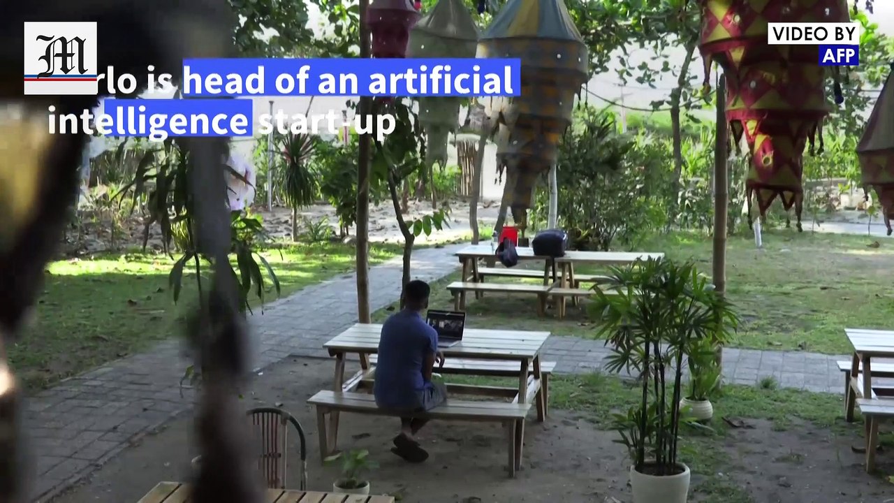 Filipino digital nomads work in beach tourist spots