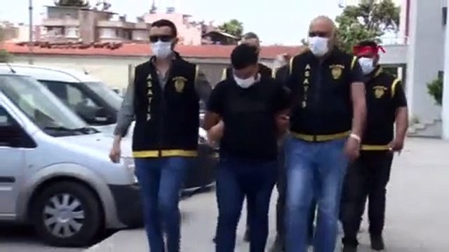 Teyzesinin evinde yakaladığı erkek arkadaşına kabusu yaşattı