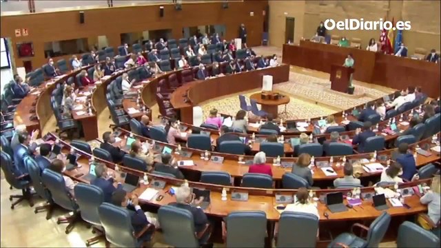 Vox insiste en su mensaje racista y la presidenta de la Asamblea expulsa a una diputada de Unidas Podemos del pleno de investidura