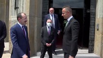 BUDAPEŞTE - Ticaret Bakanı Mehmet Muş, Macaristan'da Gül Baba Türbesi'ni ziyaret etti