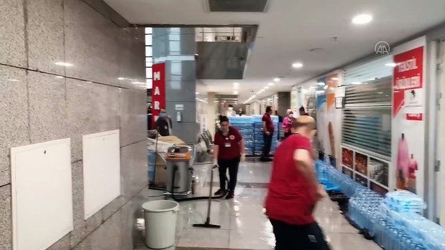 İSTANBUL - Sağanak etkili oluyor - İstanbul Adliyesi