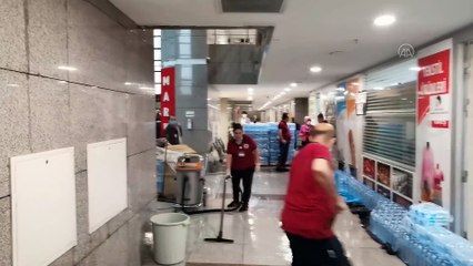 İSTANBUL - Sağanak etkili oluyor - İstanbul Adliyesi