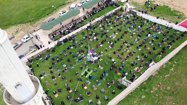 GÜMÜŞHANE - Üstü açık tarihi camide cuma namazı kılındı