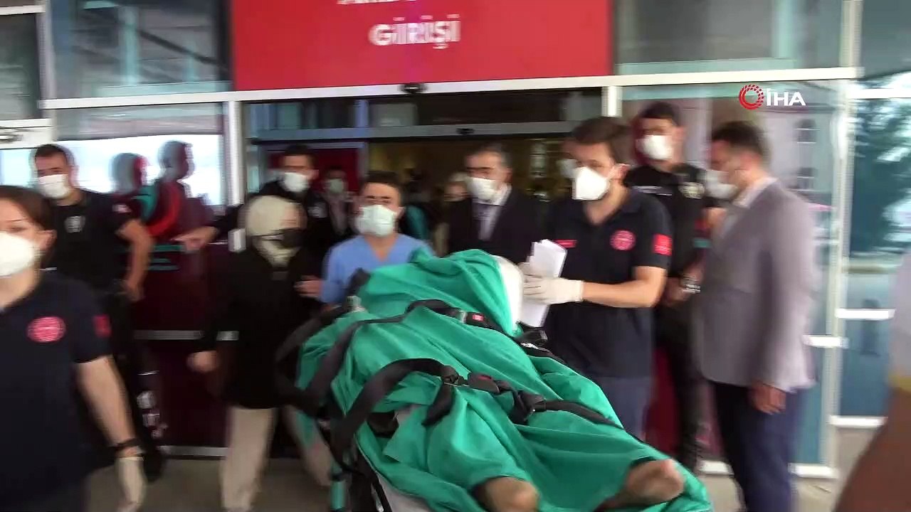 Davutoğlu konvoyunda yaralanan kazazedeleri ziyaret etti