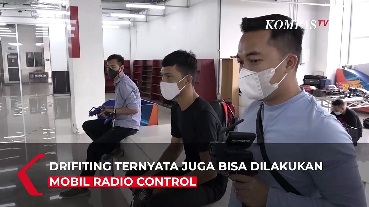 Seni Menikung Indah Dengan Mobil Remot Drift
