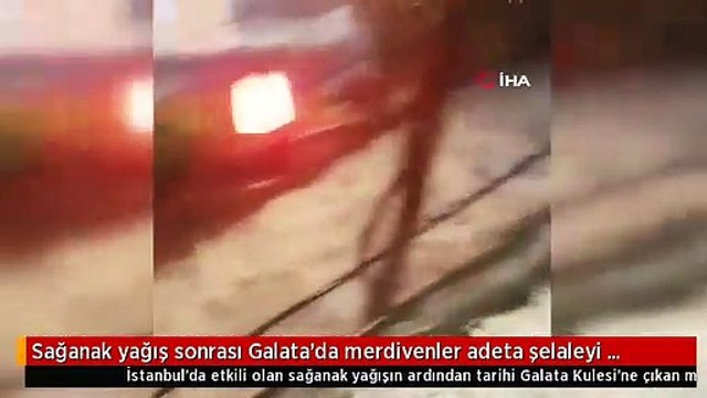 Sağanak yağış sonrası Galata'da merdivenler adeta şelaleyi andırdı