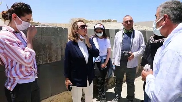 VAN - Kültür ve Turizm Bakan Yardımcısı Yavuz, Çavuştepe ve Hoşap kalelerinde incelemelerde bulundu