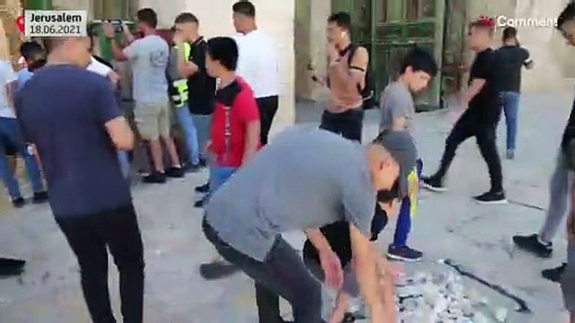 Palestinians clash with Israel police at Jerusalem holy site