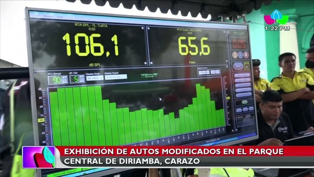 Exhibición de autos modificados en el Parque Central de Diriamba, Carazo