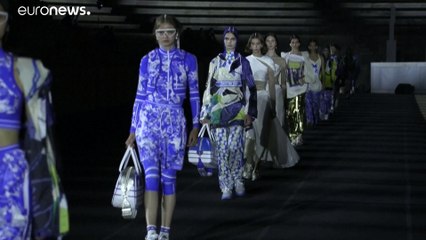 شاهد: "ديور" تودع إجراءات كورونا بعرض أزياء استثنائي في اليونان
