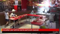 Çocuklar yaz tatiline karne partisiyle başladı