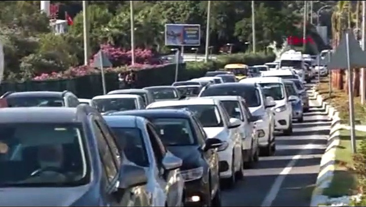Hücum ettiler: 10 bin araç